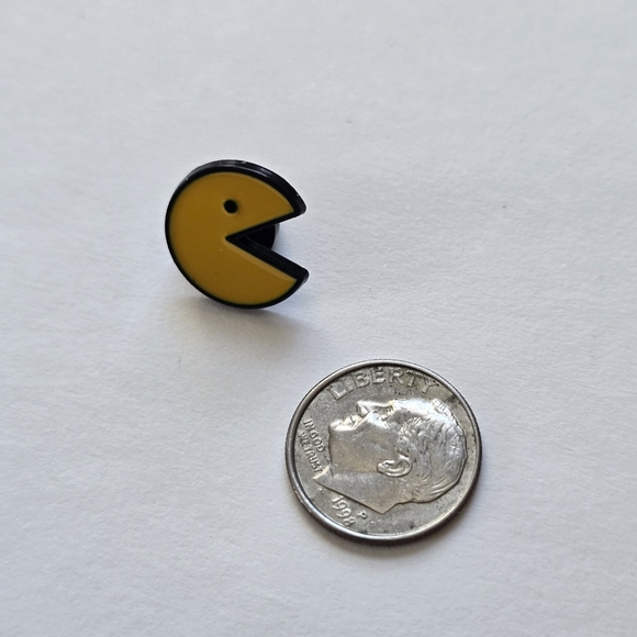 Yellow Pac-Man Pin - Picture 2 of 3